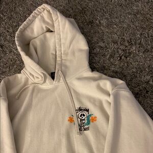 EUC Mens Stussy White Hoodie with Skull Graphic
